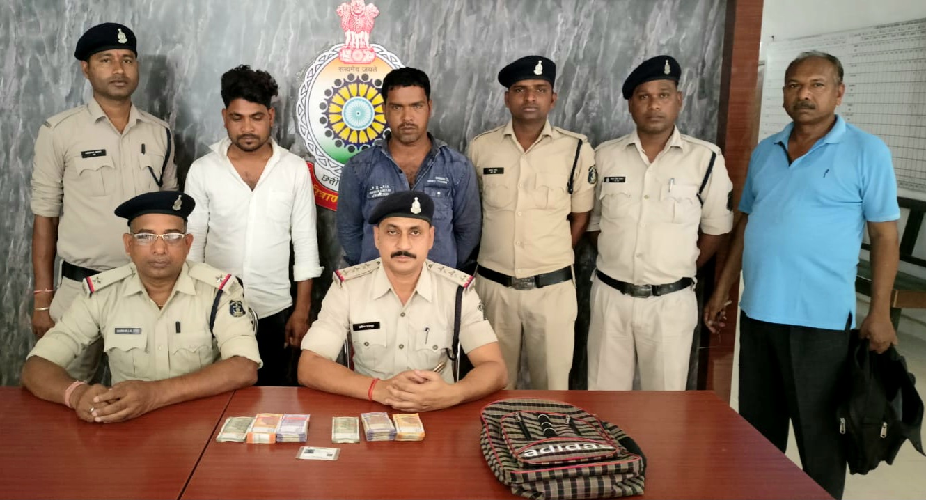 मोटर सायकल की डिक्की से रूपये पार करने वाले दो शातिर चोर को सक्ती पुलिस ने 24 घंटे के अंदर भेजा सलाखों के पीछे .. Kshiti Technologies मोटर सायकल की डिक्की से रूपये पार करने वाले दो शातिर चोर को सक्ती पुलिस ने 24 घंटे के अंदर भेजा सलाखों के पीछे .. Kshiti Technologies