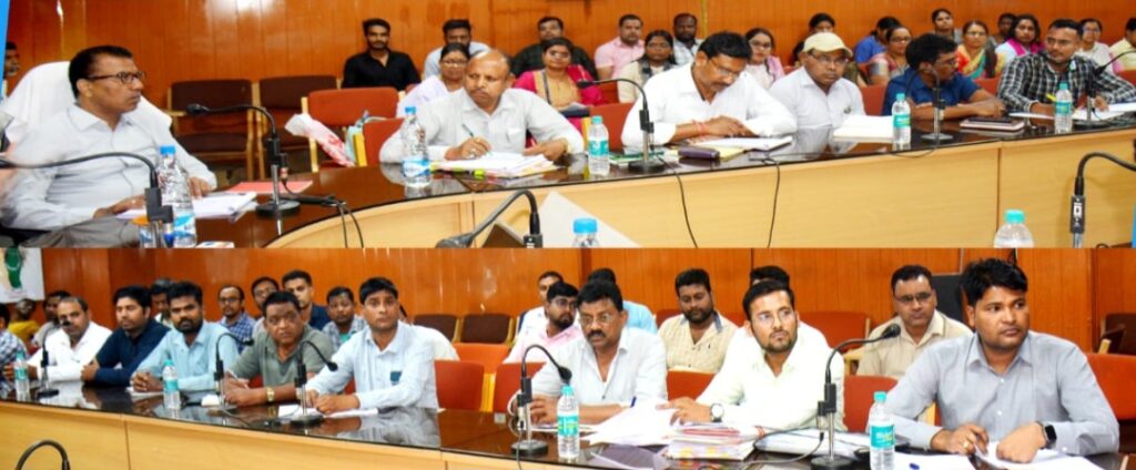 कलेक्टर की अध्यक्षता में आदिम जाति कल्याण विभाग अंतर्गत संचालित छात्रावास व आश्रमों के अधीक्षक, एसडीओ एवं ठेकेदार की समीक्षा बैठक सम्प्पन्न .. Kshiti Technologies कलेक्टर की अध्यक्षता में आदिम जाति कल्याण विभाग अंतर्गत संचालित छात्रावास व आश्रमों के अधीक्षक, एसडीओ एवं ठेकेदार की समीक्षा बैठक सम्प्पन्न .. Kshiti Technologies