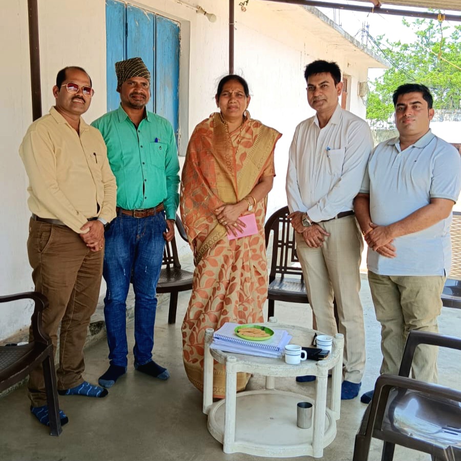 स्कूल शिक्षा विभाग में 11 वर्षों से रुकी हुई प्राचार्य पदोन्नति के लिये "छत्तीसगढ़ राज्य प्राचार्य पदोन्नति संघर्ष मोर्चा" के द्वारा "प्राचार्य पदोन्नति मोर हक़ - मोर अधिकार अभियान" के अंतर्गत भानूप्रतापपुर विधायक सावित्री मंडावी को ज्ञापन सौंप कर प्राचार्य पदोन्नति का आदेश जारी करवाने की माँग की गई .. Kshiti Technologies स्कूल शिक्षा विभाग में 11 वर्षों से रुकी हुई प्राचार्य पदोन्नति के लिये "छत्तीसगढ़ राज्य प्राचार्य पदोन्नति संघर्ष मोर्चा" के द्वारा "प्राचार्य पदोन्नति मोर हक़ - मोर अधिकार अभियान" के अंतर्गत भानूप्रतापपुर विधायक सावित्री मंडावी को ज्ञापन सौंप कर प्राचार्य पदोन्नति का आदेश जारी करवाने की माँग की गई .. Kshiti Technologies
