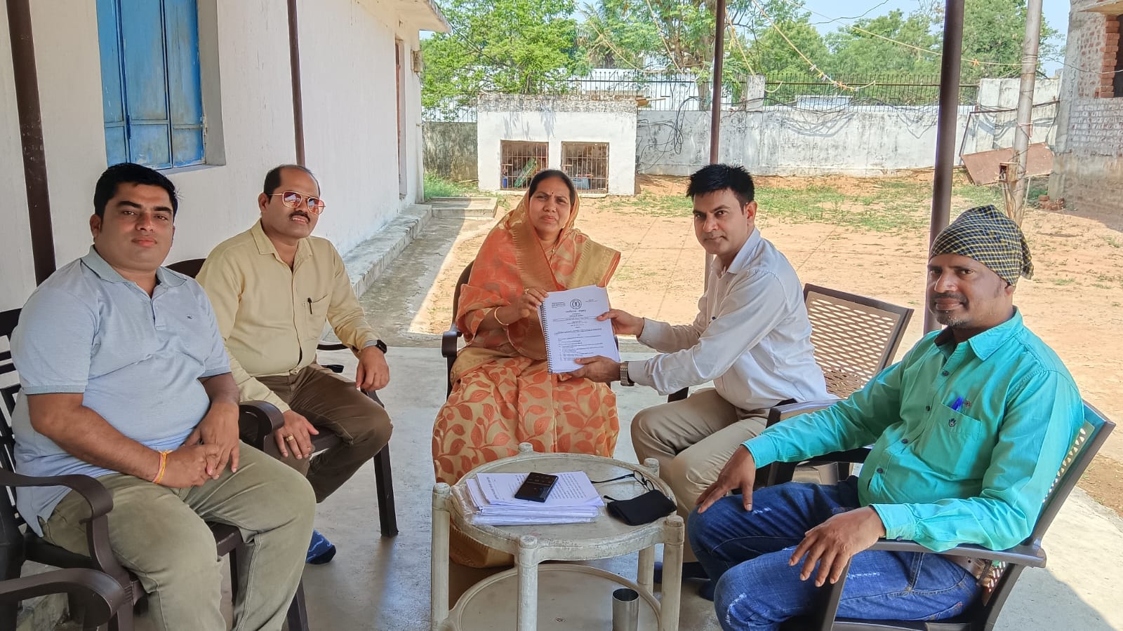 स्कूल शिक्षा विभाग में 11 वर्षों से रुकी हुई प्राचार्य पदोन्नति के लिये "छत्तीसगढ़ राज्य प्राचार्य पदोन्नति संघर्ष मोर्चा" के द्वारा "प्राचार्य पदोन्नति मोर हक़ - मोर अधिकार अभियान" के अंतर्गत भानूप्रतापपुर विधायक सावित्री मंडावी को ज्ञापन सौंप कर प्राचार्य पदोन्नति का आदेश जारी करवाने की माँग की गई .. Kshiti Technologies स्कूल शिक्षा विभाग में 11 वर्षों से रुकी हुई प्राचार्य पदोन्नति के लिये "छत्तीसगढ़ राज्य प्राचार्य पदोन्नति संघर्ष मोर्चा" के द्वारा "प्राचार्य पदोन्नति मोर हक़ - मोर अधिकार अभियान" के अंतर्गत भानूप्रतापपुर विधायक सावित्री मंडावी को ज्ञापन सौंप कर प्राचार्य पदोन्नति का आदेश जारी करवाने की माँग की गई .. Kshiti Technologies