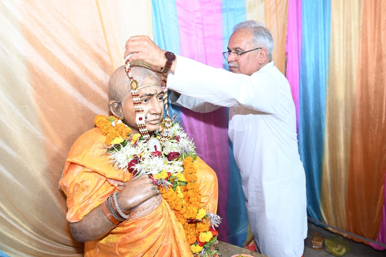 मुख्यमंत्री ने माँ भानेश्वरी मंदिर में की पूजा-अर्चना प्रदेशवासियों की खुशहाली की कामना की .. Kshiti Technologies मुख्यमंत्री ने माँ भानेश्वरी मंदिर में की पूजा-अर्चना प्रदेशवासियों की खुशहाली की कामना की .. Kshiti Technologies