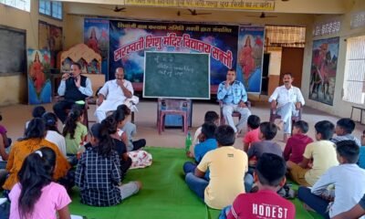 सरस्वती शिशु मंदिर विद्यालय सक्ती में ग्रीष्मकालीन विशेष कक्षाओं के १७ वें दिवस पर निरीक्षण के दरम्यान हनुमान चालीसा का सामूहिक पाठ .. Kshiti Technologies