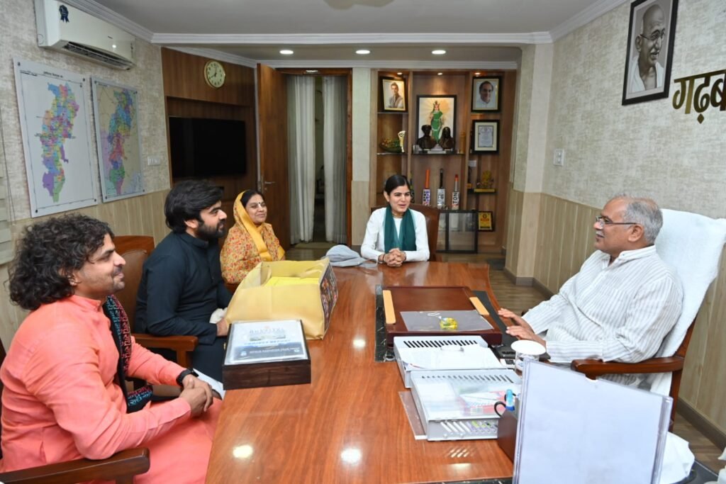मुख्यमंत्री श्री बघेल से सुप्रसिद्ध कथावाचक देवी चित्रलेखा ने की सौजन्य मुलाकात .. Kshiti Technologies मुख्यमंत्री श्री बघेल से सुप्रसिद्ध कथावाचक देवी चित्रलेखा ने की सौजन्य मुलाकात .. Kshiti Technologies