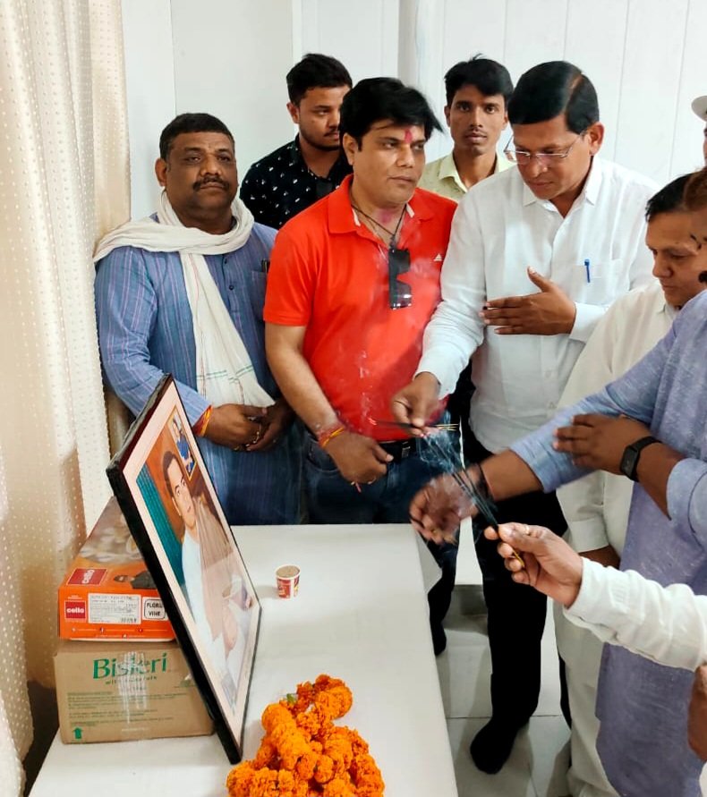 आधुनिक भारत स्व राजीव गांधी की देंन- अपर कलेक्टर वीरेंद्र लकड़ा .. Kshiti Technologies आधुनिक भारत स्व राजीव गांधी की देंन- अपर कलेक्टर वीरेंद्र लकड़ा .. Kshiti Technologies