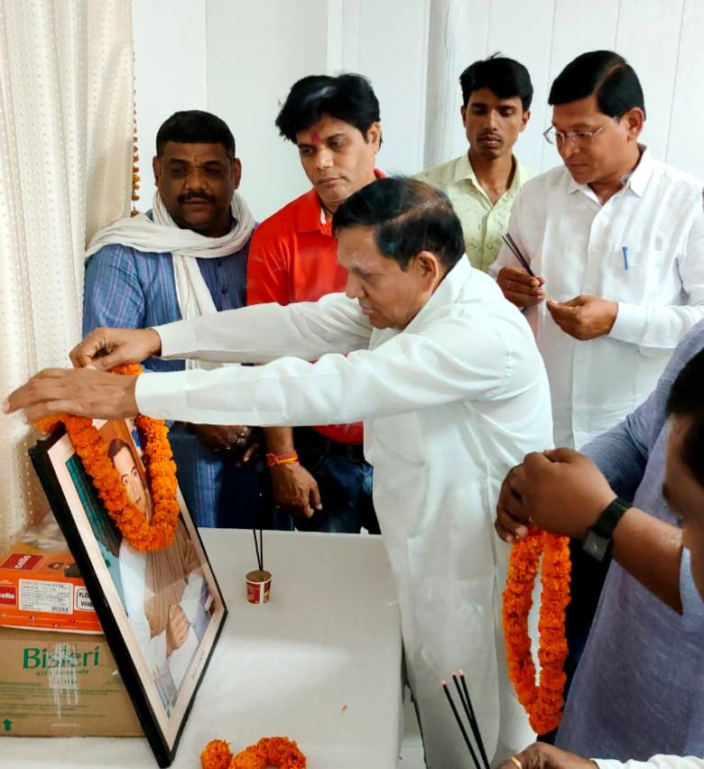 आधुनिक भारत स्व राजीव गांधी की देंन- अपर कलेक्टर वीरेंद्र लकड़ा .. Kshiti Technologies आधुनिक भारत स्व राजीव गांधी की देंन- अपर कलेक्टर वीरेंद्र लकड़ा .. Kshiti Technologies