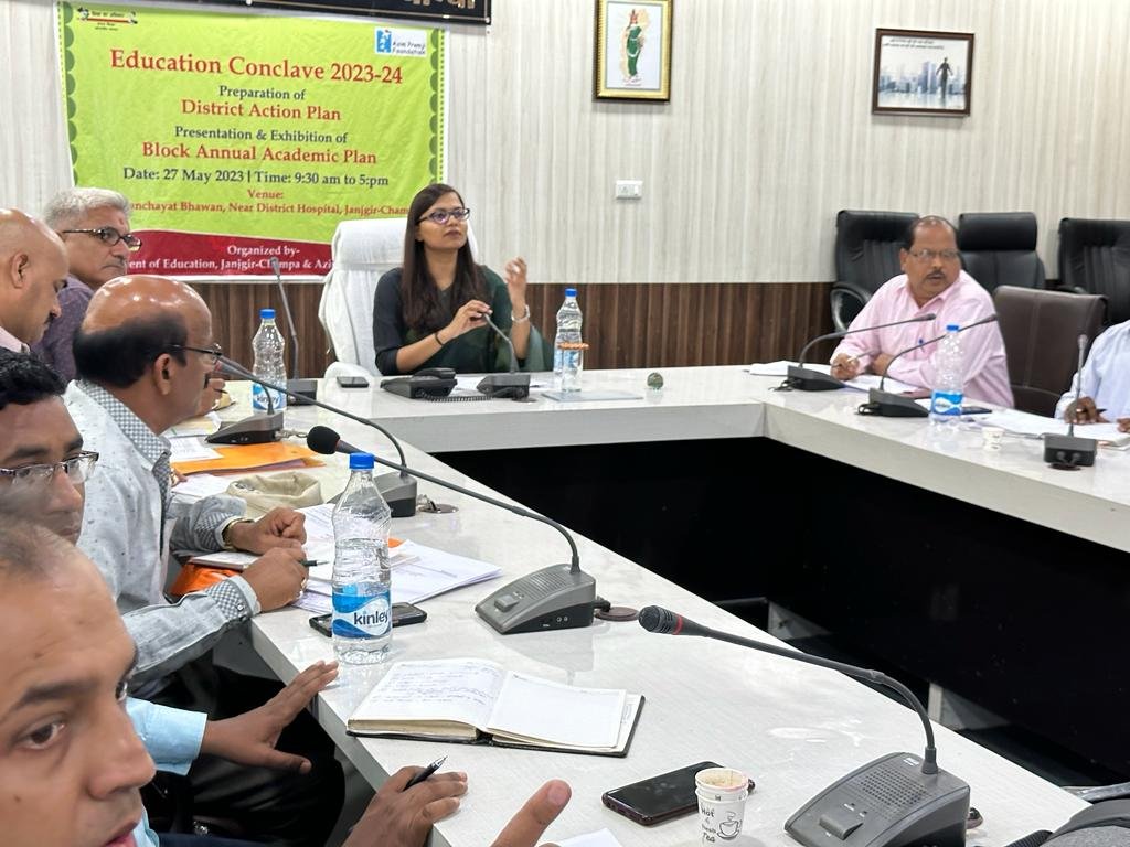 एक शिक्षक अपने जीवन का लंबा समय स्कूल में देता है, इसलिए जरूरी है कि वह रुचि के साथ बच्चो को पढ़ाए - कलेक्टर .. Kshiti Technologies एक शिक्षक अपने जीवन का लंबा समय स्कूल में देता है, इसलिए जरूरी है कि वह रुचि के साथ बच्चो को पढ़ाए - कलेक्टर .. Kshiti Technologies