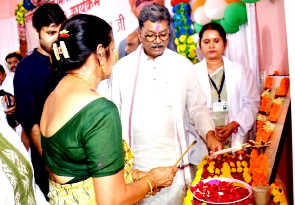 मितानिनों की समस्याओं के समाधान और सुविधाओं में वृद्धि के लिए होगी कोशिश - डॉ चरणदास महंत .. Kshiti Technologies मितानिनों की समस्याओं के समाधान और सुविधाओं में वृद्धि के लिए होगी कोशिश - डॉ चरणदास महंत .. Kshiti Technologies