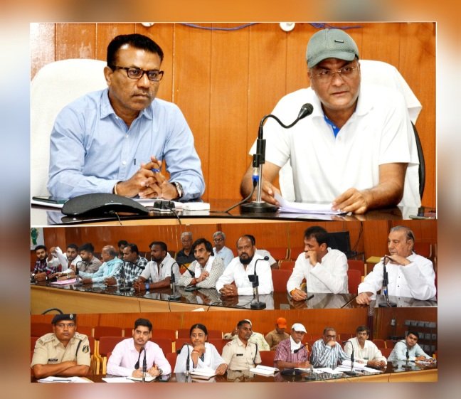 एसपी और अपर कलेक्टर ने ली रेल संघर्ष समिति अकलतरा व रेल अधिकारियों की बैठक .. Kshiti Technologies एसपी और अपर कलेक्टर ने ली रेल संघर्ष समिति अकलतरा व रेल अधिकारियों की बैठक .. Kshiti Technologies