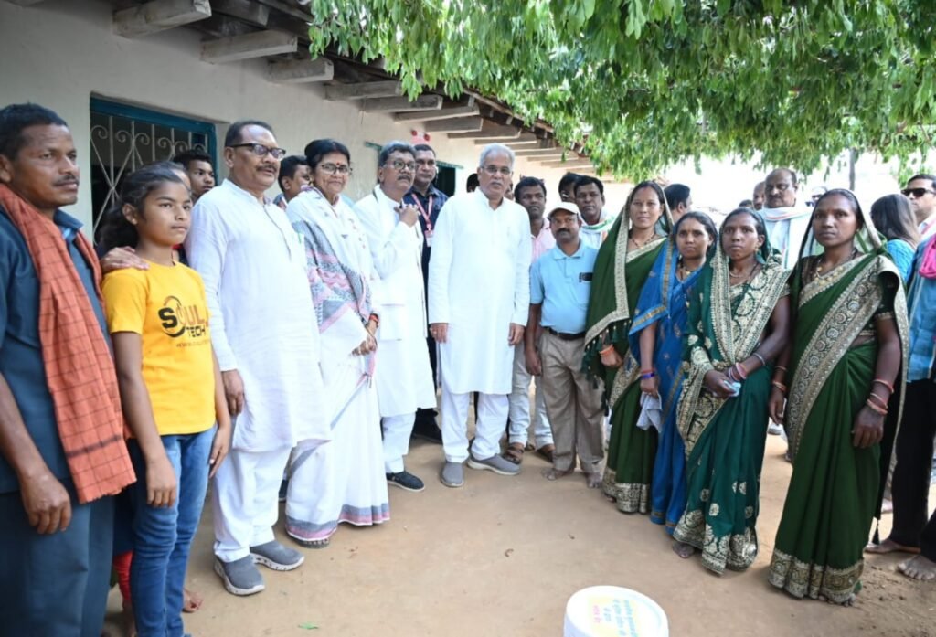 मुख्यमंत्री, विधानसभा अध्यक्ष, प्रभारी मंत्री, राजस्व मंत्री सहित कोरबा सांसद ने ग्राम चिर्रा निवासी किसान सुभाष के घर स्वादिष्ट छत्तीसगढी व्यंजन भोजन का लिया स्वाद .. Kshiti Technologies मुख्यमंत्री, विधानसभा अध्यक्ष, प्रभारी मंत्री, राजस्व मंत्री सहित कोरबा सांसद ने ग्राम चिर्रा निवासी किसान सुभाष के घर स्वादिष्ट छत्तीसगढी व्यंजन भोजन का लिया स्वाद .. Kshiti Technologies