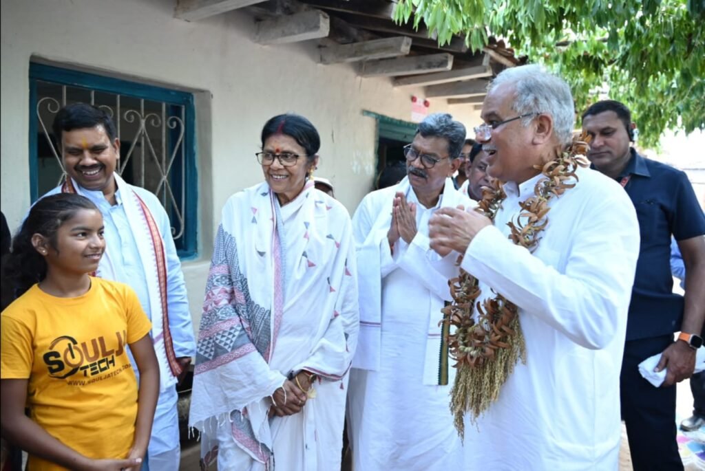 मुख्यमंत्री, विधानसभा अध्यक्ष, प्रभारी मंत्री, राजस्व मंत्री सहित कोरबा सांसद ने ग्राम चिर्रा निवासी किसान सुभाष के घर स्वादिष्ट छत्तीसगढी व्यंजन भोजन का लिया स्वाद .. Kshiti Technologies मुख्यमंत्री, विधानसभा अध्यक्ष, प्रभारी मंत्री, राजस्व मंत्री सहित कोरबा सांसद ने ग्राम चिर्रा निवासी किसान सुभाष के घर स्वादिष्ट छत्तीसगढी व्यंजन भोजन का लिया स्वाद .. Kshiti Technologies