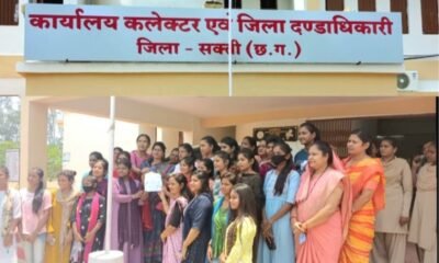 नवीन कन्या महाविद्यालय को जवाहरलाल नेहरु महाविद्यालय में प्रारम्भ किये जाने हेतु बड़ी संख्या में छात्राओं ने सक्ती कलेक्टर नूपुर राशि पन्ना को सौंपा ज्ञापन .. Kshiti Technologies