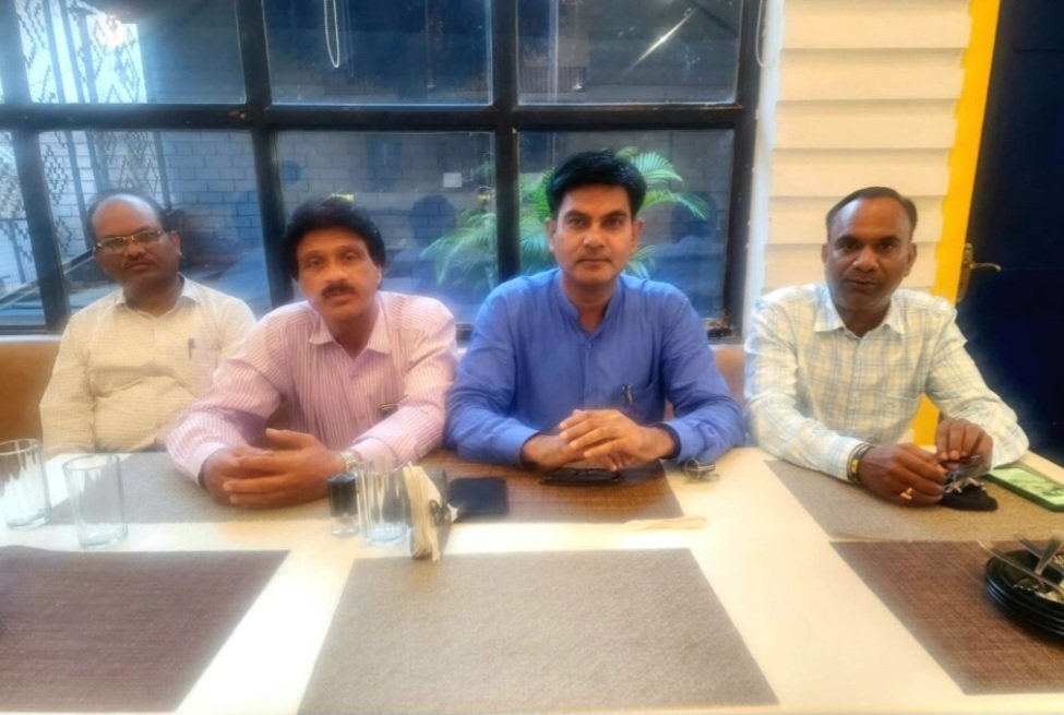 देश और प्रदेश की शिक्षा व्यवस्था में बदलाव के लिए "भारतीय शिक्षा सेवा" (IES) एवं राज्य शिक्षा सेवा (SES) परीक्षा का आयोजन करने की मांग को लेकर "ऑल इंडिया प्रोग्रेसिव एंड इनोवेटिव टीचर्स फेडरेशन" AIPITF ने की आवाज़ बुलन्द .. Kshiti Technologies देश और प्रदेश की शिक्षा व्यवस्था में बदलाव के लिए "भारतीय शिक्षा सेवा" (IES) एवं राज्य शिक्षा सेवा (SES) परीक्षा का आयोजन करने की मांग को लेकर "ऑल इंडिया प्रोग्रेसिव एंड इनोवेटिव टीचर्स फेडरेशन" AIPITF ने की आवाज़ बुलन्द .. Kshiti Technologies