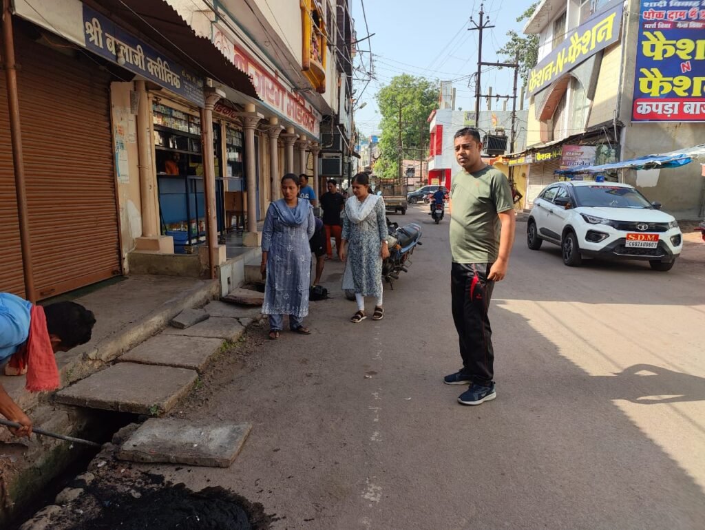 एसडीएम, तहसीलदार और सीएमओ ने साफ सफाई कार्यों का किया निरीक्षण .. Kshiti Technologies एसडीएम, तहसीलदार और सीएमओ ने साफ सफाई कार्यों का किया निरीक्षण .. Kshiti Technologies