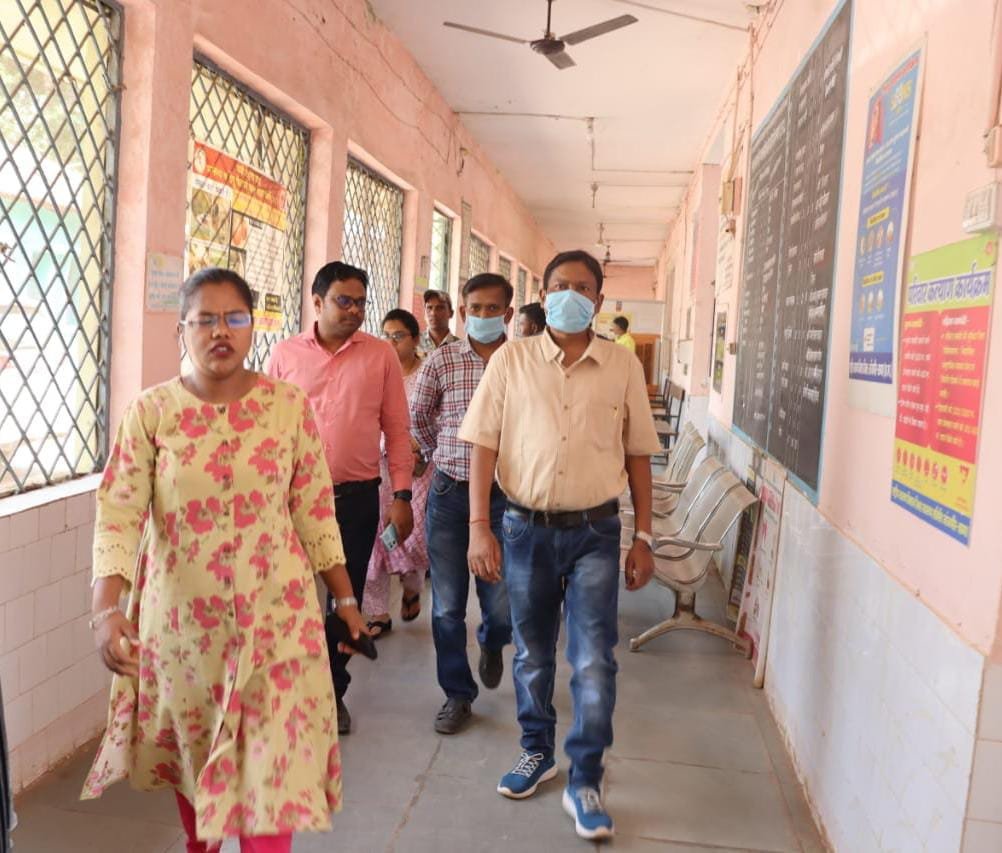 कलेक्टर ने विभिन्न स्वास्थ्य केंद्रों का किया औचक निरीक्षण .. Kshiti Technologies कलेक्टर ने विभिन्न स्वास्थ्य केंद्रों का किया औचक निरीक्षण .. Kshiti Technologies