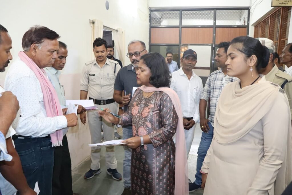 कलेक्टर ने जनदर्शन में आमजनों की सुनी समस्याएं, आवेदनों का त्वरित निराकरण करने के दिए निर्देश .. Kshiti Technologies कलेक्टर ने जनदर्शन में आमजनों की सुनी समस्याएं, आवेदनों का त्वरित निराकरण करने के दिए निर्देश .. Kshiti Technologies