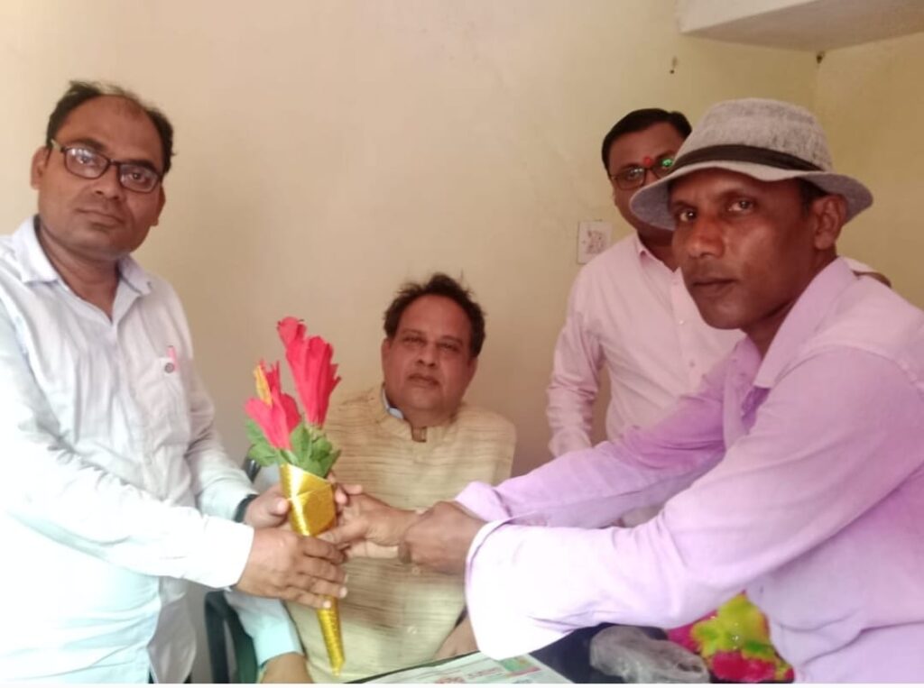 जिला पत्रकार संघ सक्ती के संरक्षक चितरंजय पटेल ने फीता काटकर दैनिक समाचार पत्र अजय उजाला के जिला कार्यालय का उद्घाटन किया .. Kshiti Technologies जिला पत्रकार संघ सक्ती के संरक्षक चितरंजय पटेल ने फीता काटकर दैनिक समाचार पत्र अजय उजाला के जिला कार्यालय का उद्घाटन किया .. Kshiti Technologies