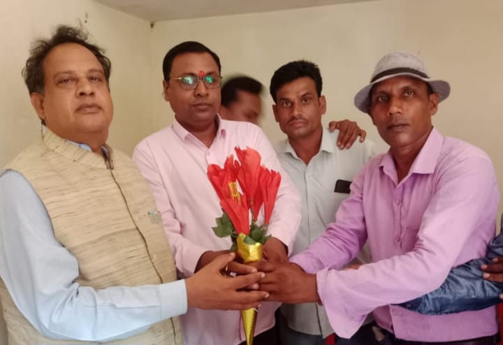 जिला पत्रकार संघ सक्ती के संरक्षक चितरंजय पटेल ने फीता काटकर दैनिक समाचार पत्र अजय उजाला के जिला कार्यालय का उद्घाटन किया .. Kshiti Technologies जिला पत्रकार संघ सक्ती के संरक्षक चितरंजय पटेल ने फीता काटकर दैनिक समाचार पत्र अजय उजाला के जिला कार्यालय का उद्घाटन किया .. Kshiti Technologies