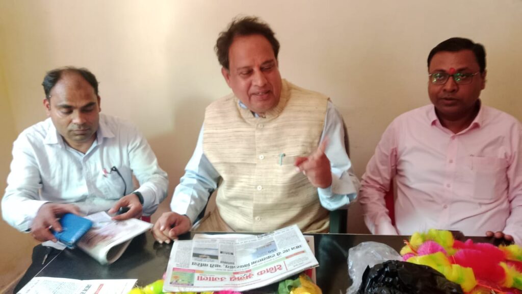 जिला पत्रकार संघ सक्ती के संरक्षक चितरंजय पटेल ने फीता काटकर दैनिक समाचार पत्र अजय उजाला के जिला कार्यालय का उद्घाटन किया .. Kshiti Technologies जिला पत्रकार संघ सक्ती के संरक्षक चितरंजय पटेल ने फीता काटकर दैनिक समाचार पत्र अजय उजाला के जिला कार्यालय का उद्घाटन किया .. Kshiti Technologies