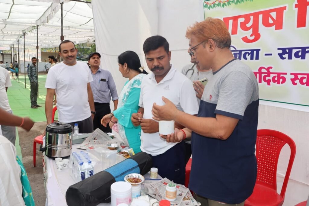 नवम अंतर्राष्ट्रीय योग दिवस के अवसर पर सक्ती नगर में जिला स्तरीय योग दिवस कार्यक्रम चंद्रपुर विधायक रामकुमार यादव के मुख्य आतिथ्य में हुआ आयोजित .. Kshiti Technologies नवम अंतर्राष्ट्रीय योग दिवस के अवसर पर सक्ती नगर में जिला स्तरीय योग दिवस कार्यक्रम चंद्रपुर विधायक रामकुमार यादव के मुख्य आतिथ्य में हुआ आयोजित .. Kshiti Technologies