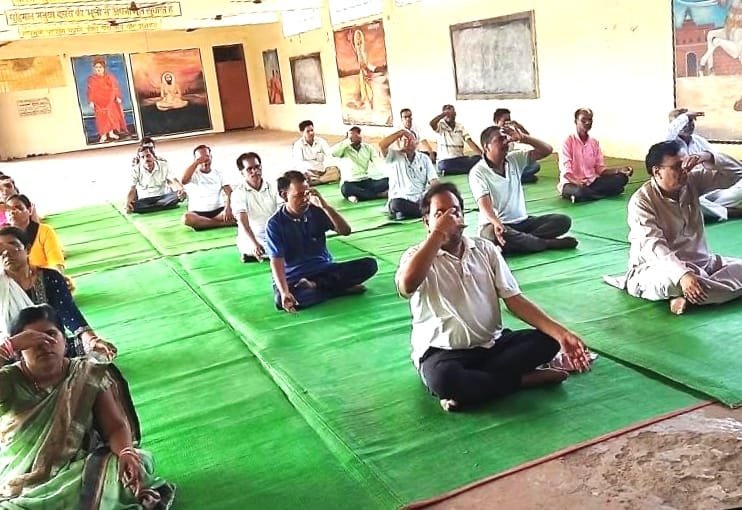 अंतरराष्ट्रीय योग दिवस पर सरस्वती शिशु मंदिर में योग समारोह का भव्य आयोजन .. Kshiti Technologies अंतरराष्ट्रीय योग दिवस पर सरस्वती शिशु मंदिर में योग समारोह का भव्य आयोजन .. Kshiti Technologies