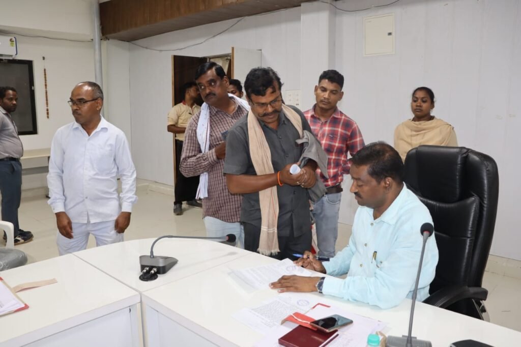 जनदर्शन में प्रभारी कलेक्टर बीरेंद्र लकड़ा ने सुनी आमलोगों की समस्याएं .. Kshiti Technologies जनदर्शन में प्रभारी कलेक्टर बीरेंद्र लकड़ा ने सुनी आमलोगों की समस्याएं .. Kshiti Technologies