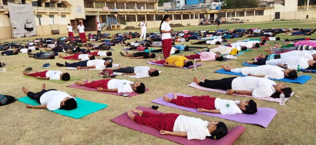 "भारत योग शक्ति परिषद" द्वारा नौवें अंतर्राष्ट्रीय योग दिवस पर "एक विश्व-एक स्वास्थ्य" थीम पर योगाभ्यास कार्यक्रम का किया आयोजन" .. Kshiti Technologies "भारत योग शक्ति परिषद" द्वारा नौवें अंतर्राष्ट्रीय योग दिवस पर "एक विश्व-एक स्वास्थ्य" थीम पर योगाभ्यास कार्यक्रम का किया आयोजन" .. Kshiti Technologies