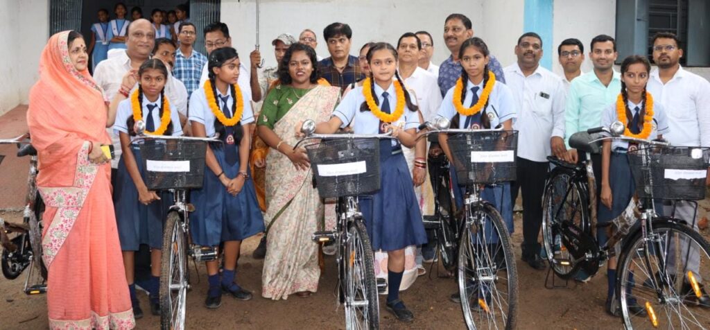 नवगठित सक्ती जिले के सभी स्कूलों में मनाया गया शाला प्रवेशोत्सव .. Kshiti Technologies नवगठित सक्ती जिले के सभी स्कूलों में मनाया गया शाला प्रवेशोत्सव .. Kshiti Technologies