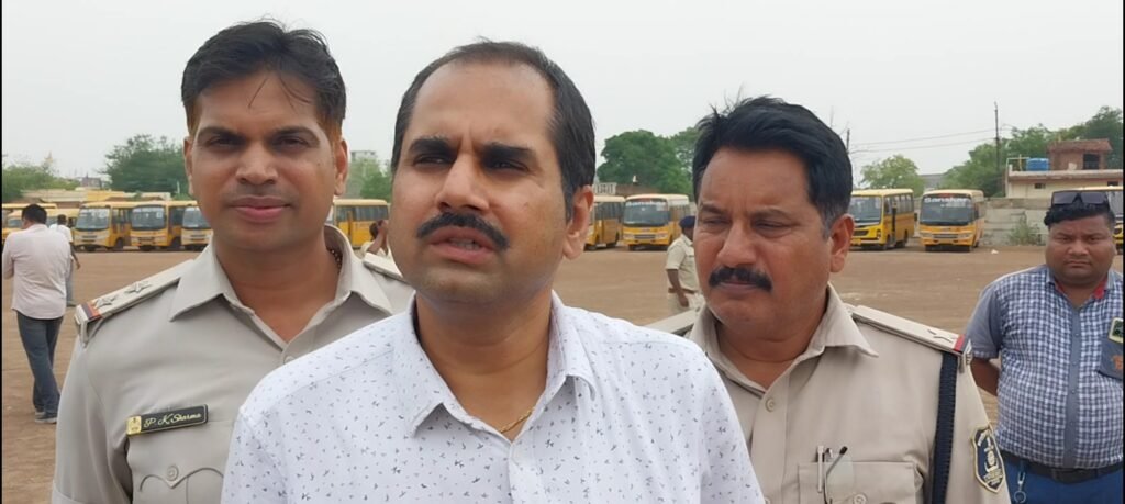पुलिस लाइन सक्ती में स्कूल बसों के फिटनेस परीक्षण हेतु विशाल शिविर आयोजित .. Kshiti Technologies पुलिस लाइन सक्ती में स्कूल बसों के फिटनेस परीक्षण हेतु विशाल शिविर आयोजित .. Kshiti Technologies