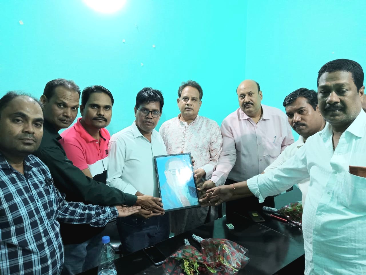 जिला मिडिया कार्यालय में आज पत्रकार योम प्रकाश लहरे को जन्मदिन की बधाई दी तो वही डॉक्टर्स डे पर डा विजय लहरे को दी डॉक्टर डे कि बधाई .. Kshiti Technologies जिला मिडिया कार्यालय में आज पत्रकार योम प्रकाश लहरे को जन्मदिन की बधाई दी तो वही डॉक्टर्स डे पर डा विजय लहरे को दी डॉक्टर डे कि बधाई .. Kshiti Technologies