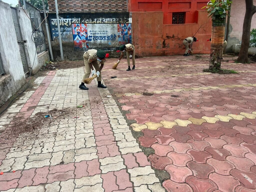 एनसीसी कैडेट्स के माध्यम से नगर के तालाबों के निस्तारी घाटों की की गई सफ़ाई .. Kshiti Technologies एनसीसी कैडेट्स के माध्यम से नगर के तालाबों के निस्तारी घाटों की की गई सफ़ाई .. Kshiti Technologies
