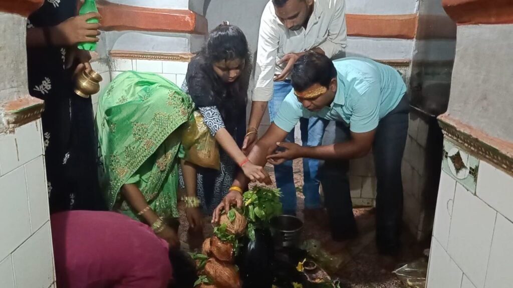 सावन सोमवार के प्रथम दिवस बोल बम के नारों के साथ बरगढ़ के बाबा सिद्धेश्वर नाथ जी के मंदिर में लगा भक्तों का ता ता .. Kshiti Technologies सावन सोमवार के प्रथम दिवस बोल बम के नारों के साथ बरगढ़ के बाबा सिद्धेश्वर नाथ जी के मंदिर में लगा भक्तों का ता ता .. Kshiti Technologies