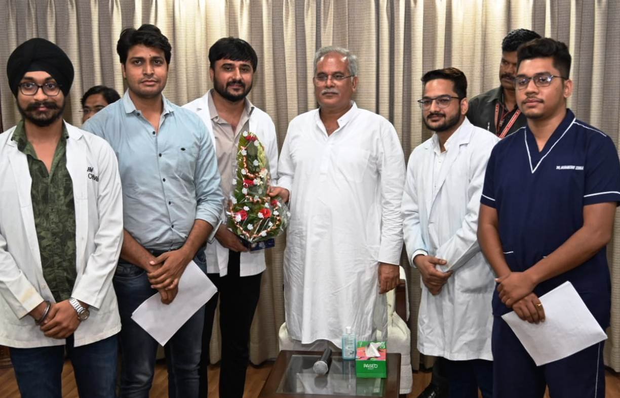 मुख्यमंत्री से जूनियर डॉक्टर्स एसोसिएशन के प्रतिनिधिमंडल ने सौजन्य मुलाकात की .. Kshiti Technologies