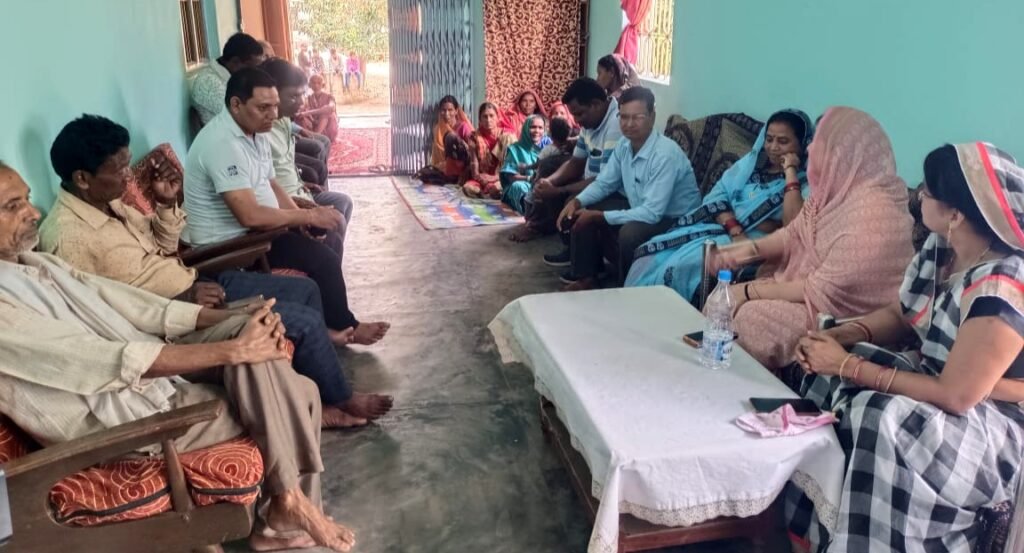 चंद्रपुर विधानसभा के ग्रामीण क्षेत्रों में संयोगिता युद्धवीर सिंह जूदेव के साथ रामकुमार गवेल एवं श्रीमती गीता गवेल का जनसंपर्क अभियान जारी .. Kshiti Technologies चंद्रपुर विधानसभा के ग्रामीण क्षेत्रों में संयोगिता युद्धवीर सिंह जूदेव के साथ रामकुमार गवेल एवं श्रीमती गीता गवेल का जनसंपर्क अभियान जारी .. Kshiti Technologies