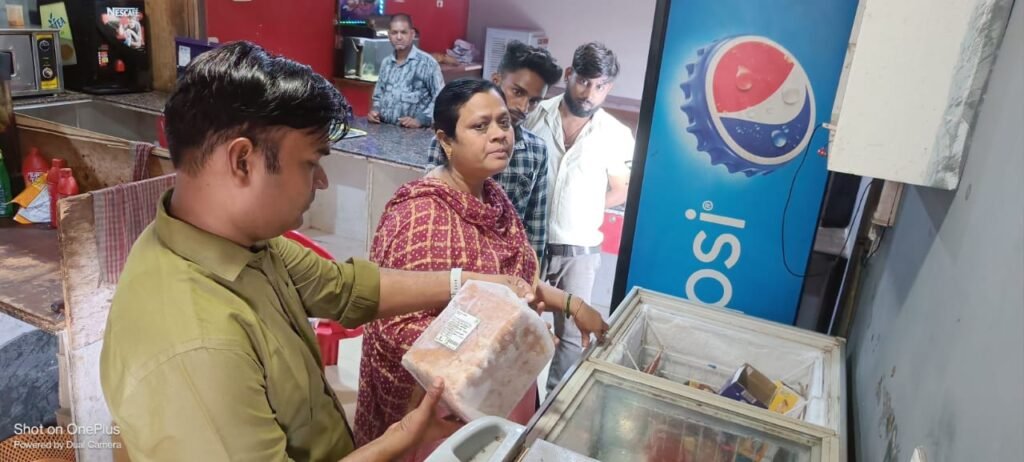 होटलों एवं खाद्य प्रतिष्ठानों पर घरेलू गैस सिलेण्डरों के दुरूपयोग करते पाये जाने पर की गई जप्ती की कार्रवाई .. Kshiti Technologies होटलों एवं खाद्य प्रतिष्ठानों पर घरेलू गैस सिलेण्डरों के दुरूपयोग करते पाये जाने पर की गई जप्ती की कार्रवाई .. Kshiti Technologies