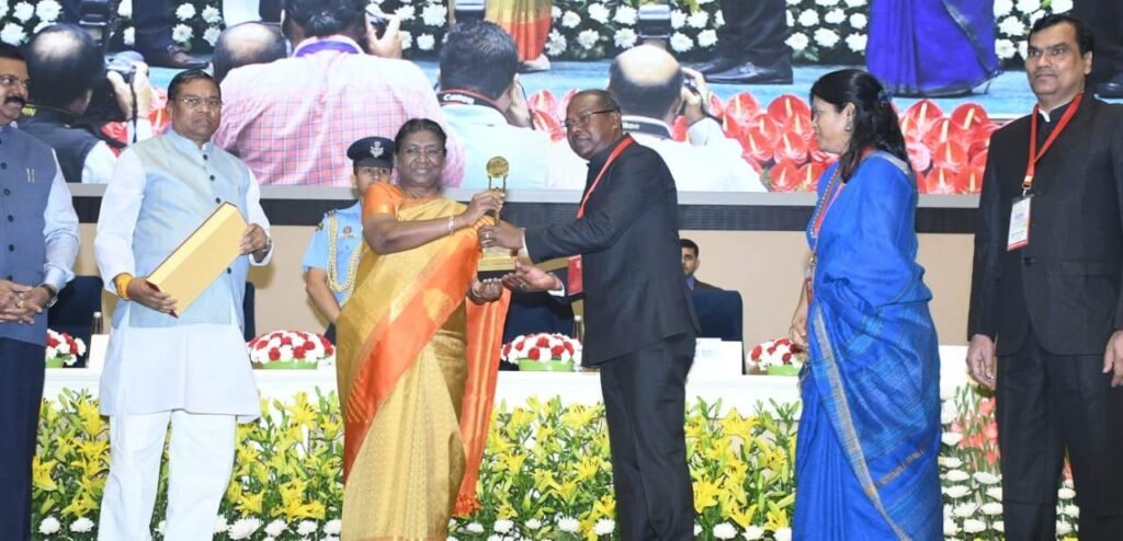छत्तीसगढ़ को राष्ट्रपति श्रीमती मुर्मू के हाथों मिला भूमि सम्मान .. Kshiti Technologies छत्तीसगढ़ को राष्ट्रपति श्रीमती मुर्मू के हाथों मिला भूमि सम्मान .. Kshiti Technologies