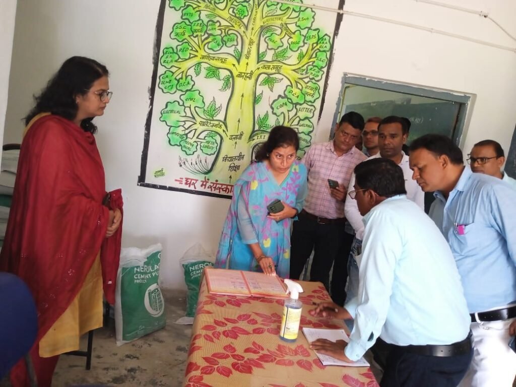 कलेक्टर डॉ. सिद्दीकी ने विद्यालयों के निर्माण कार्यों के लिए सुझाव दिए .. Kshiti Technologies