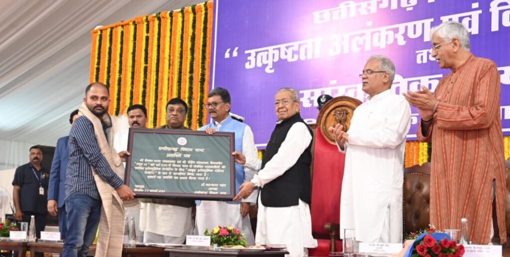 सम्मान से बेहतर कार्य करने की मिलती है प्रेरणा - राज्यपाल श्री हरिचंदन .. Kshiti Technologies सम्मान से बेहतर कार्य करने की मिलती है प्रेरणा - राज्यपाल श्री हरिचंदन .. Kshiti Technologies