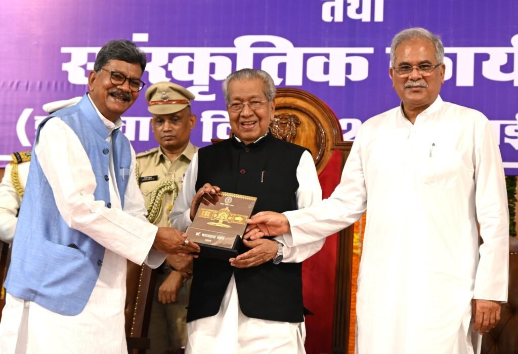 सम्मान से बेहतर कार्य करने की मिलती है प्रेरणा - राज्यपाल श्री हरिचंदन .. Kshiti Technologies सम्मान से बेहतर कार्य करने की मिलती है प्रेरणा - राज्यपाल श्री हरिचंदन .. Kshiti Technologies