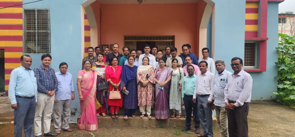 स्कूल शिक्षा विभाग में 3266 से अधिक रिक्त प्राचार्य पद पर पदोन्नति की माँग को लेकर "छत्तीसगढ़ राज्य प्राचार्य पदोन्नति संघर्ष मोर्चा" के द्वारा जगदलपुर में बस्तर संभागीय बैठक सफलतापूर्वक संपन्न हुई .. Kshiti Technologies स्कूल शिक्षा विभाग में 3266 से अधिक रिक्त प्राचार्य पद पर पदोन्नति की माँग को लेकर "छत्तीसगढ़ राज्य प्राचार्य पदोन्नति संघर्ष मोर्चा" के द्वारा जगदलपुर में बस्तर संभागीय बैठक सफलतापूर्वक संपन्न हुई .. Kshiti Technologies