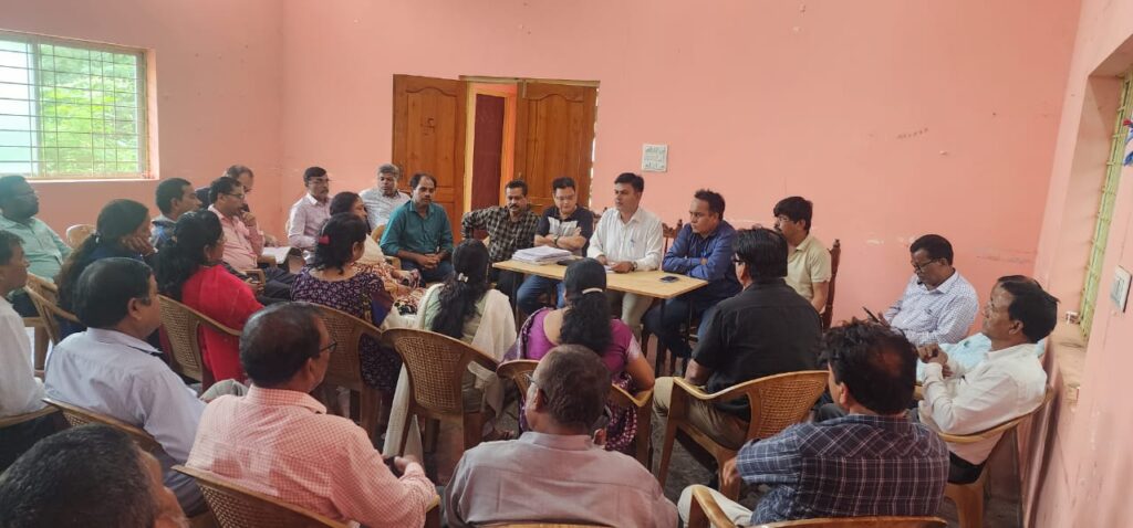 स्कूल शिक्षा विभाग में 3266 से अधिक रिक्त प्राचार्य पद पर पदोन्नति की माँग को लेकर "छत्तीसगढ़ राज्य प्राचार्य पदोन्नति संघर्ष मोर्चा" के द्वारा जगदलपुर में बस्तर संभागीय बैठक सफलतापूर्वक संपन्न हुई .. Kshiti Technologies स्कूल शिक्षा विभाग में 3266 से अधिक रिक्त प्राचार्य पद पर पदोन्नति की माँग को लेकर "छत्तीसगढ़ राज्य प्राचार्य पदोन्नति संघर्ष मोर्चा" के द्वारा जगदलपुर में बस्तर संभागीय बैठक सफलतापूर्वक संपन्न हुई .. Kshiti Technologies