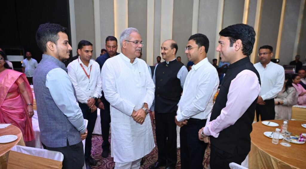 शासन की योजनाओं का धरातल पर क्रियान्वयन में आईएएस अधिकारियों की महती भूमिका- मुख्यमंत्री भूपेश बघेल.. Kshiti Technologies शासन की योजनाओं का धरातल पर क्रियान्वयन में आईएएस अधिकारियों की महती भूमिका- मुख्यमंत्री भूपेश बघेल.. Kshiti Technologies