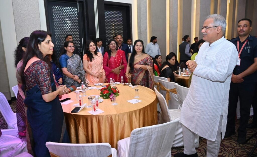 शासन की योजनाओं का धरातल पर क्रियान्वयन में आईएएस अधिकारियों की महती भूमिका- मुख्यमंत्री भूपेश बघेल.. Kshiti Technologies शासन की योजनाओं का धरातल पर क्रियान्वयन में आईएएस अधिकारियों की महती भूमिका- मुख्यमंत्री भूपेश बघेल.. Kshiti Technologies