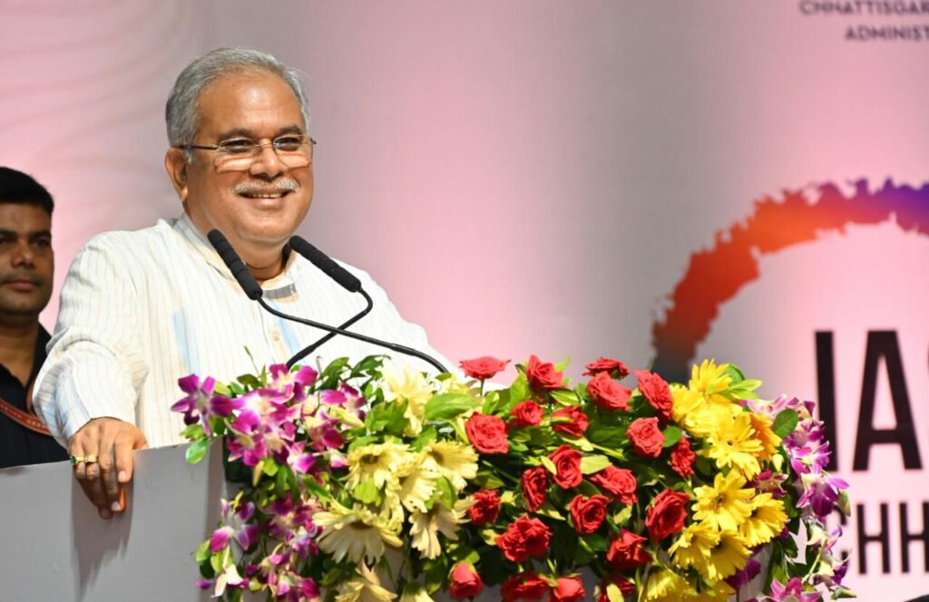 शासन की योजनाओं का धरातल पर क्रियान्वयन में आईएएस अधिकारियों की महती भूमिका- मुख्यमंत्री भूपेश बघेल.. Kshiti Technologies शासन की योजनाओं का धरातल पर क्रियान्वयन में आईएएस अधिकारियों की महती भूमिका- मुख्यमंत्री भूपेश बघेल.. Kshiti Technologies