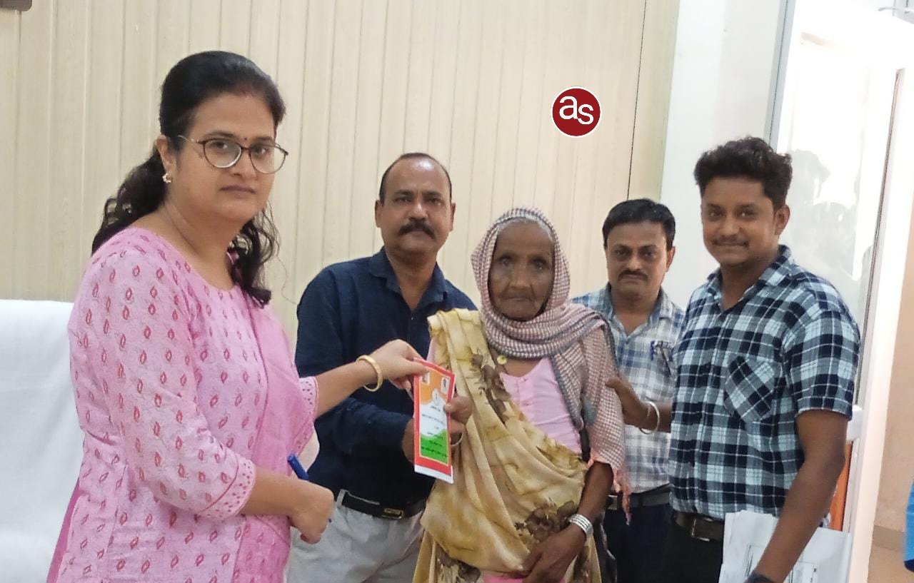 अपर कलेक्टर निष्ठा पांडेय तिवारी ने जनदर्शन में लोगों की समस्याएं सुनी .. Kshiti Technologies