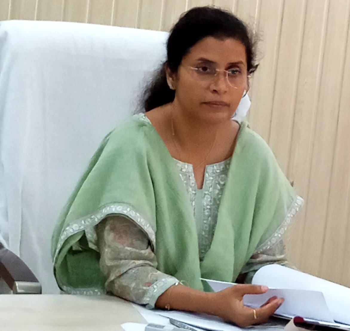 अधिकारी-कर्मचारी जिले के कार्यों में लापरवाही ना बरतें: कलेक्टर डॉ. सिद्दीकी .. Kshiti Technologies