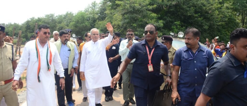 मुख्यमंत्री भूपेश बघेल का मुड़ापार हेलीपेड पर हुआ आगमन .. Kshiti Technologies