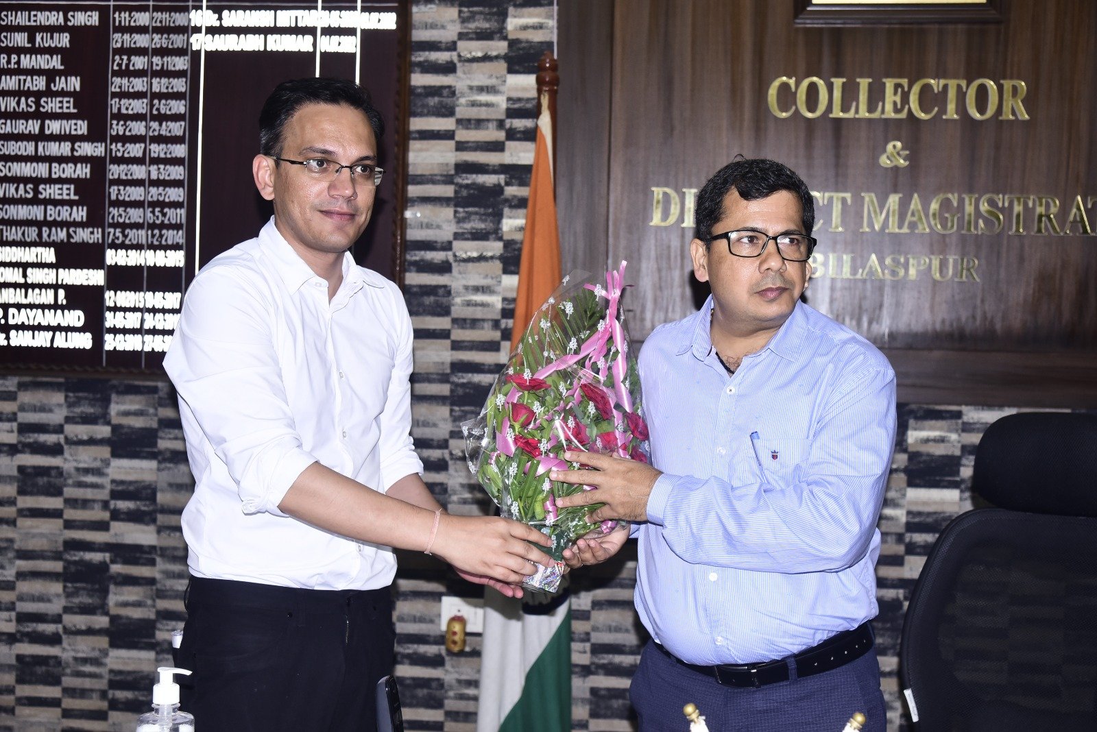 नए कलेक्टर संजीव कुमार झा ने कार्यभार ग्रहण किया .. Kshiti Technologies नए कलेक्टर संजीव कुमार झा ने कार्यभार ग्रहण किया .. Kshiti Technologies