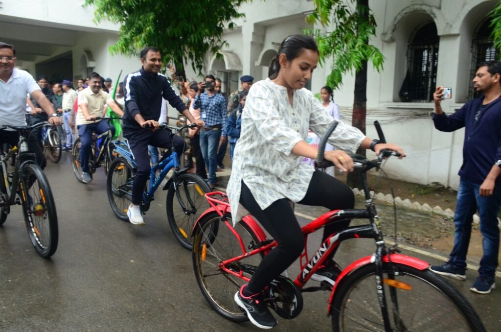 सायकल रैली निकालकर मतदाताओं को किया गया जागरूक .. Kshiti Technologies सायकल रैली निकालकर मतदाताओं को किया गया जागरूक .. Kshiti Technologies