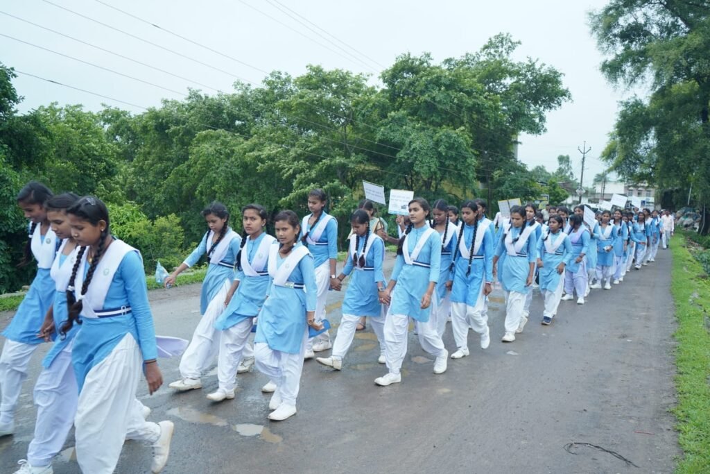 कलेक्टर डॉ फरिहा आलम सिद्दीकी के निर्देश पर मतदाता जागरूकता रैली निकाली, रैली मे गूंजा जन-जन का नारा है, मतदान अधिकार हमारा है .. Kshiti Technologies