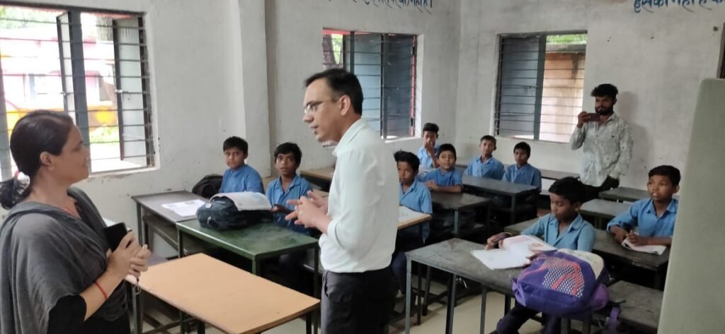 आमजनों की समस्याओं को सुनिए, निराकरण करिए और फील्ड विजिट कीजिए: कलेक्टर सौरभ कुमार .. Kshiti Technologies आमजनों की समस्याओं को सुनिए, निराकरण करिए और फील्ड विजिट कीजिए: कलेक्टर सौरभ कुमार .. Kshiti Technologies